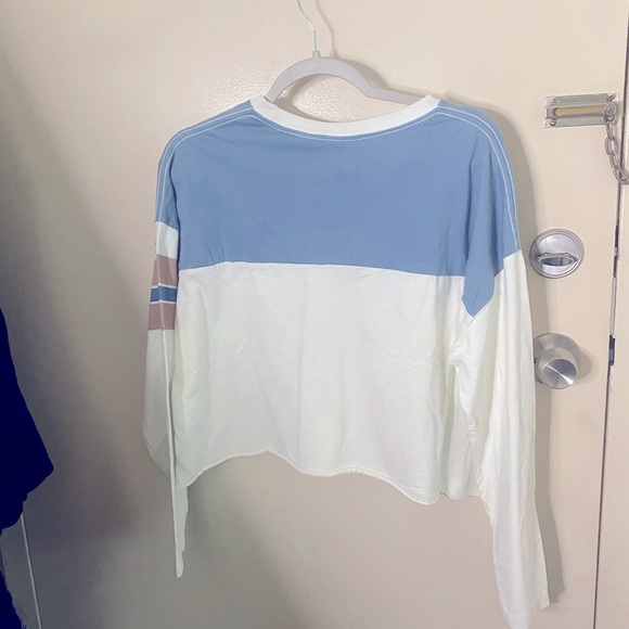 NWT. Quicksilver long sleeve - Picture 2 of 3